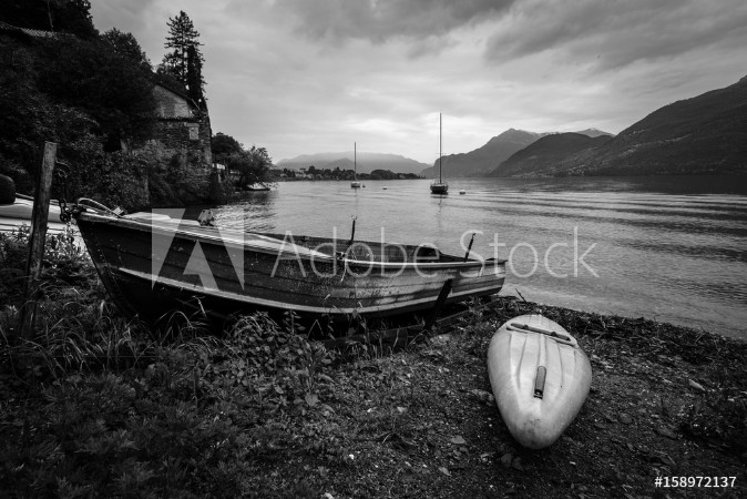Picture of Barche su spiaggia sul lago di Como